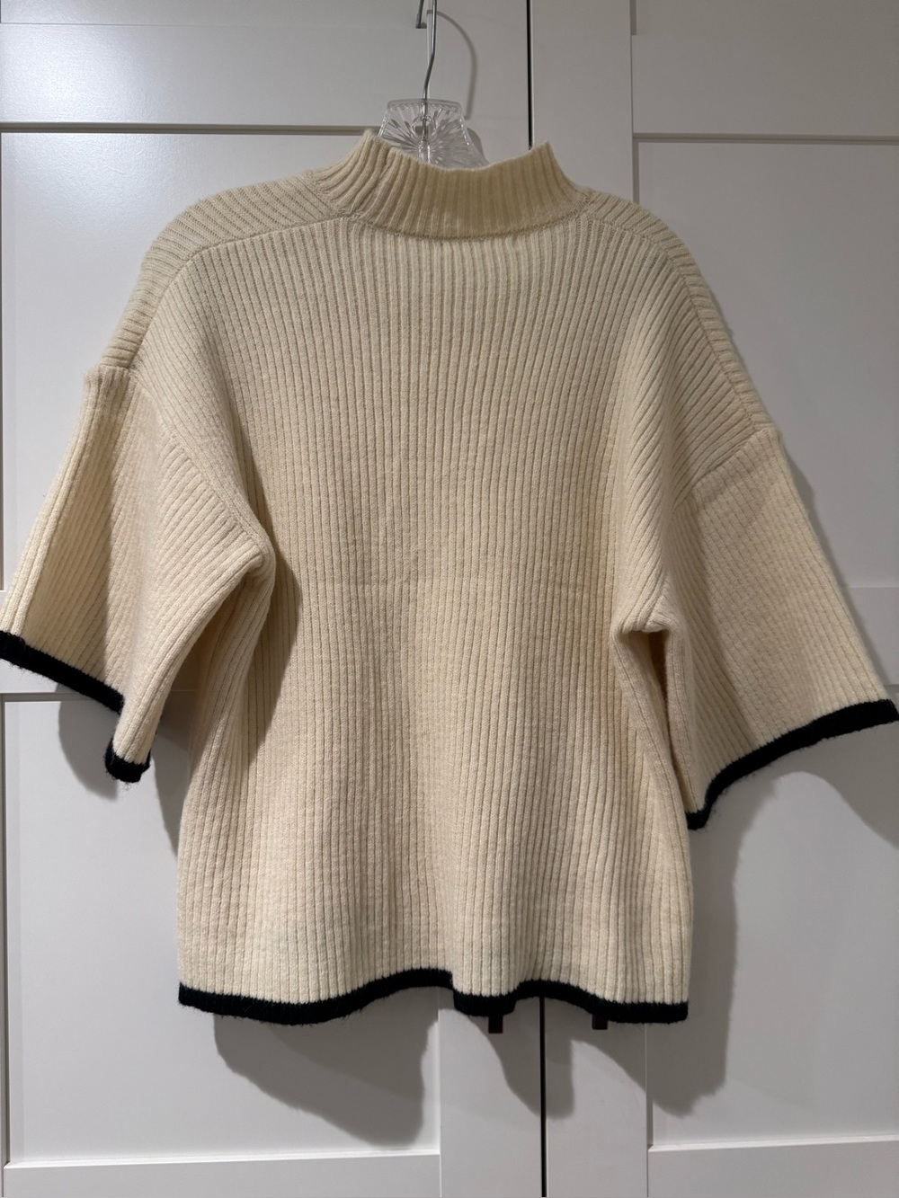 Jon & Anna- Women's Cream Ribbed Short-Sleeve Sweater with Black Trim (s/m)